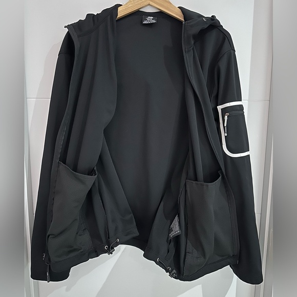 New Balance: Men's Light Jacket- Size Medium - Picture 10 of 13